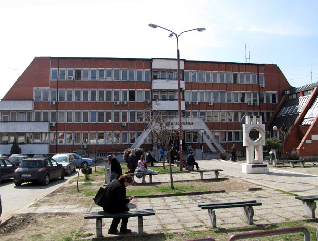 АПЕЛ ИЗ ЗДРАВСТВЕНОГ ЦЕНТРА У ВРАЊУ: Да вратимо дугове и заслужимо подршку